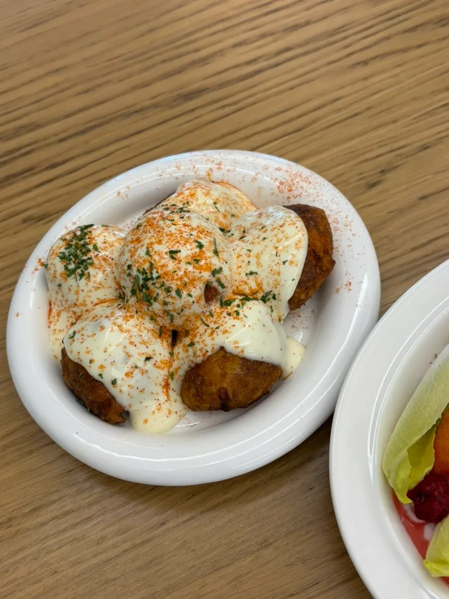 Raspberry endive salad at Meolmeol Pangyo