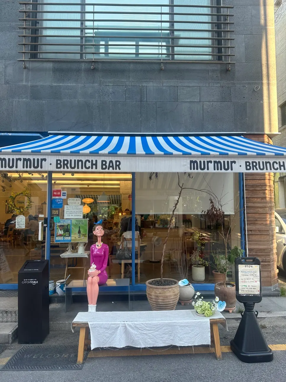 Exterior of Meolmeol Pangyo brunch café in Baekhyeon-dong