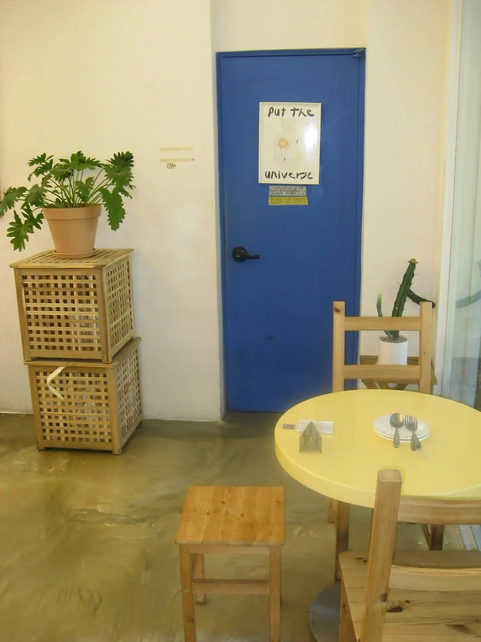 Interior of Meolmeol Pangyo with lemons and oranges on display