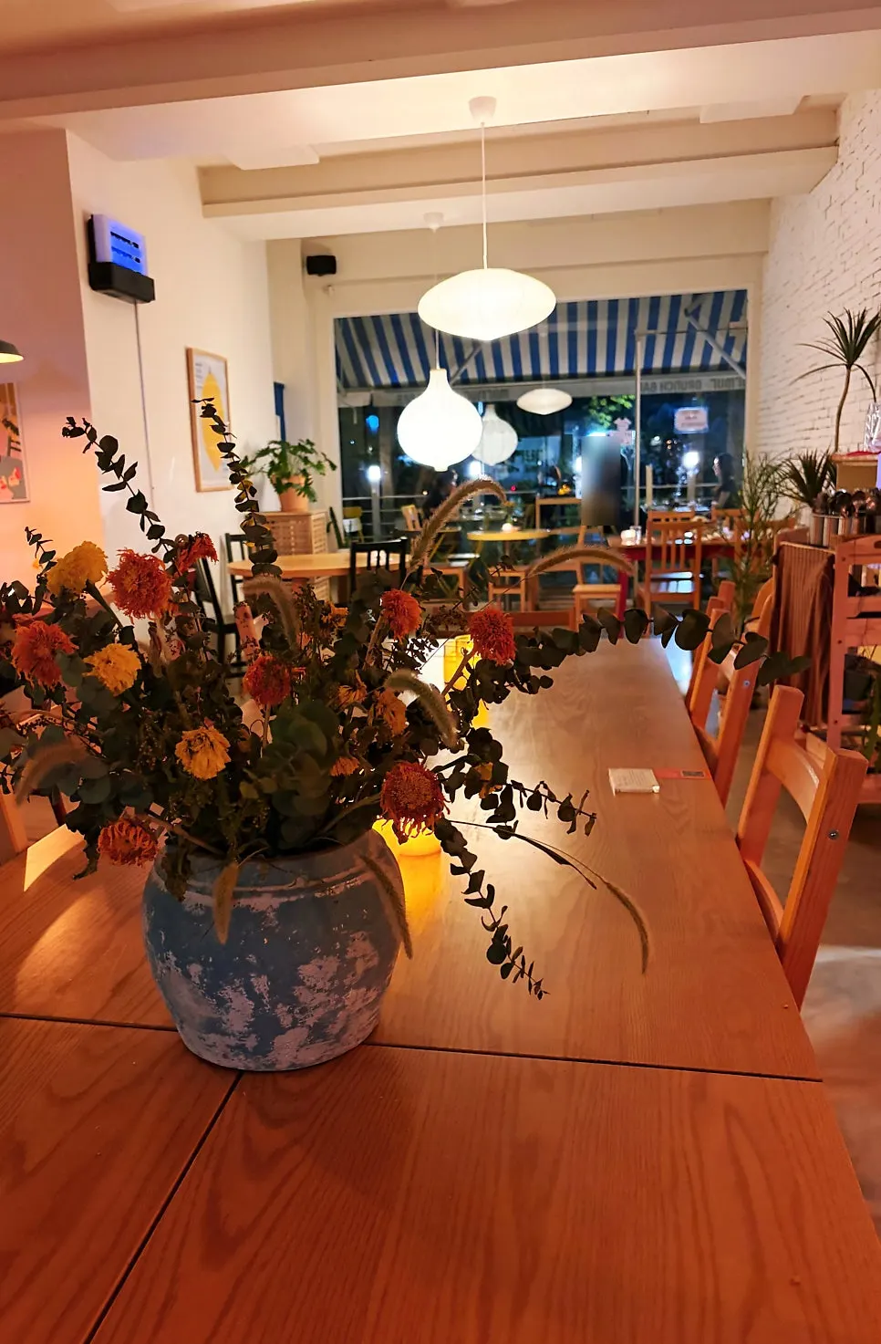 Exterior of Meolmeol Pangyo on the Baekhyeon-dong café street