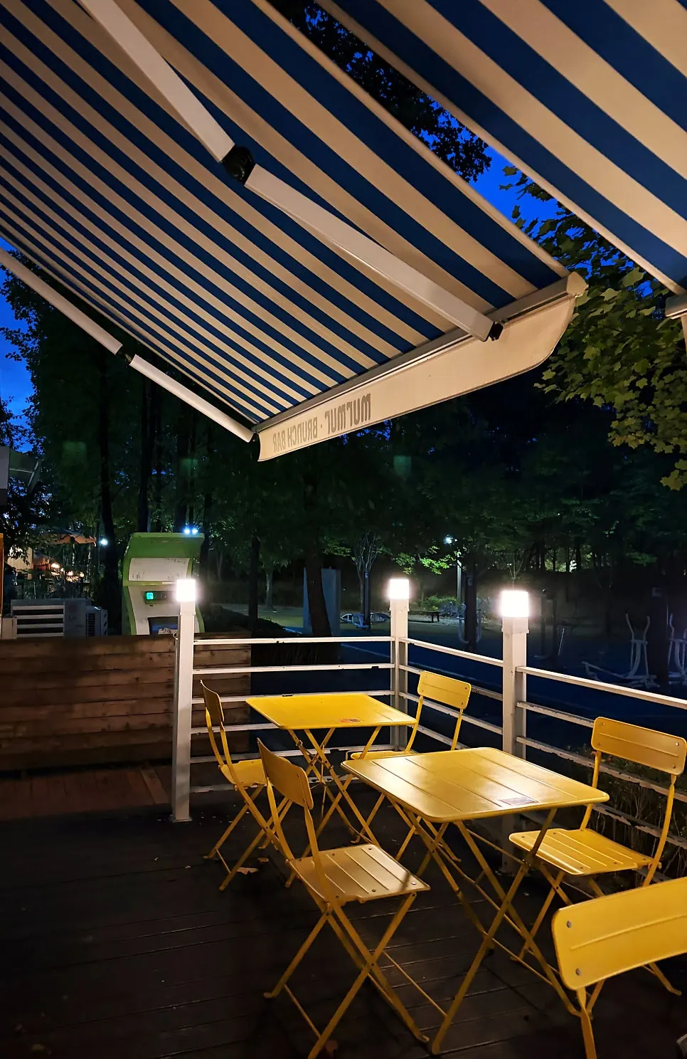 Terrace seating layout at Meolmeol Pangyo