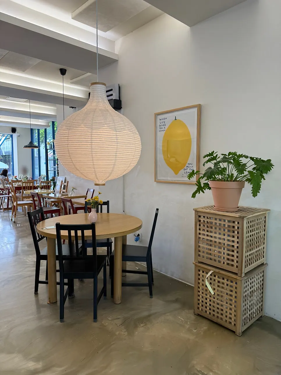 Outdoor seating at Meolmeol Pangyo with a green view