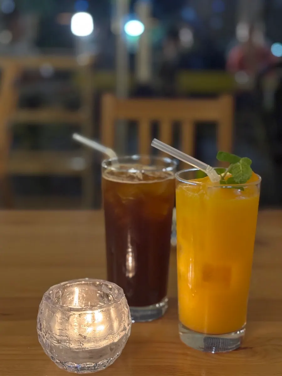 Orange juice and iced Americano at Meolmeol Pangyo