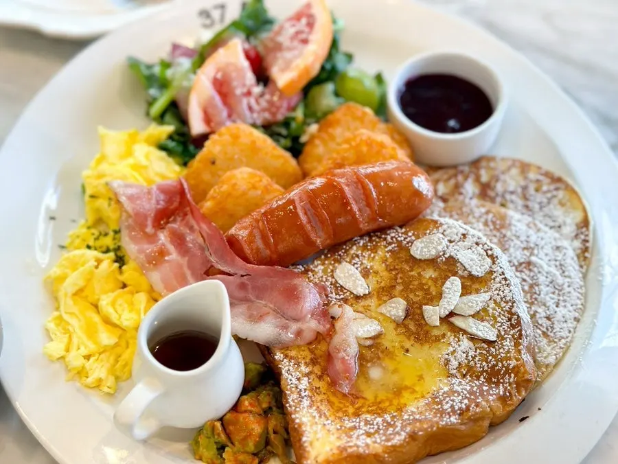 Brunch plate with French toast and pancakes