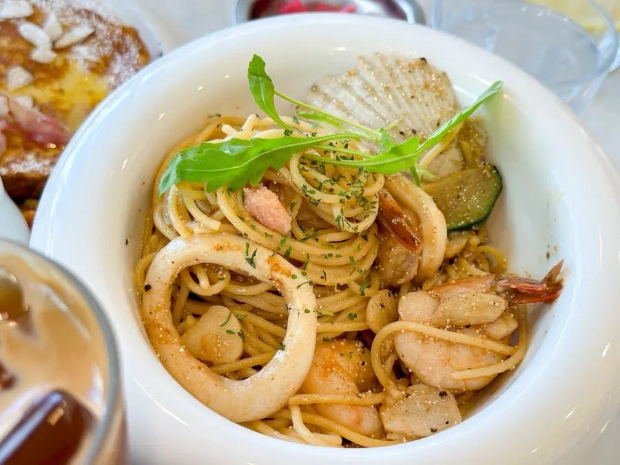 Pasta plate with scallops and myeongran