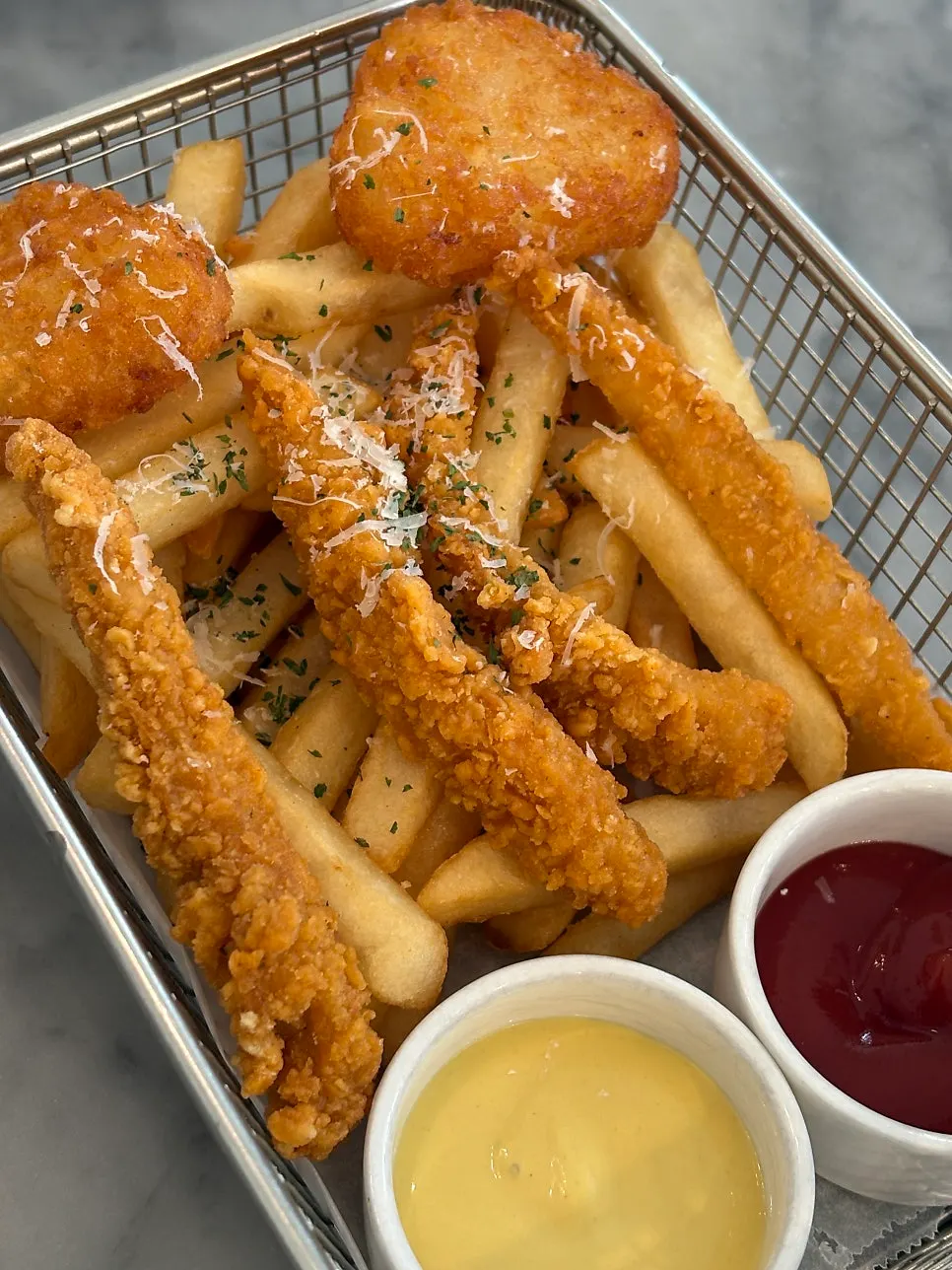 Brunch plate at 37.5 Signature Mia Branch