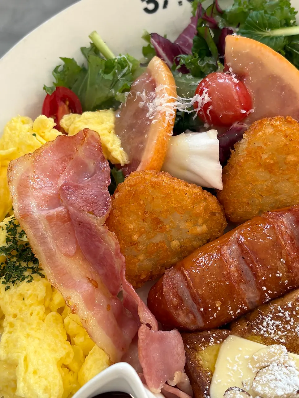 Composition of the American brunch plate