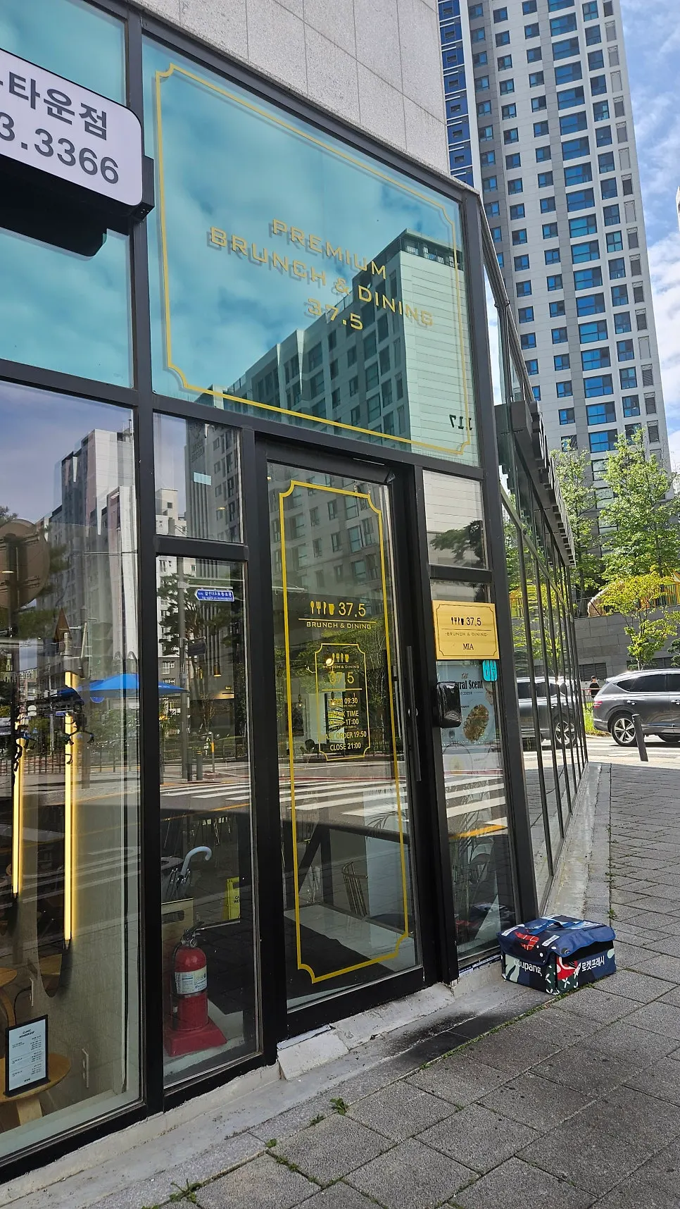 Brunch restaurant exterior with full-glass windows