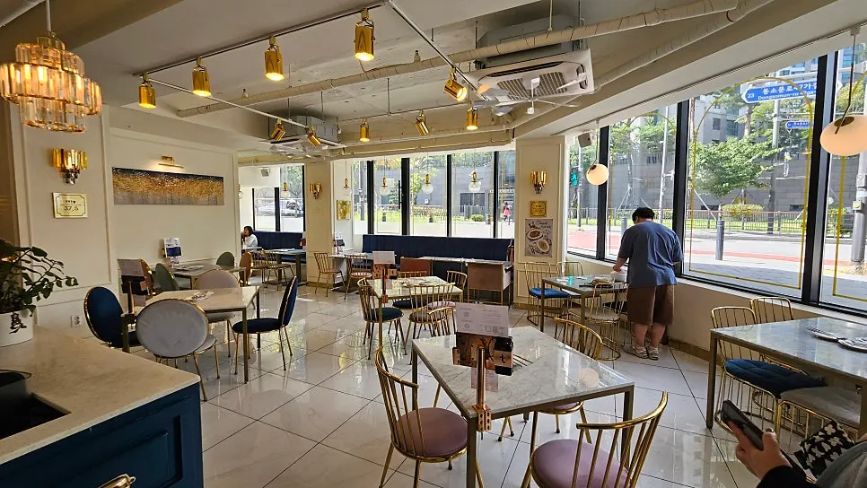 Spacious, bright brunch restaurant interior