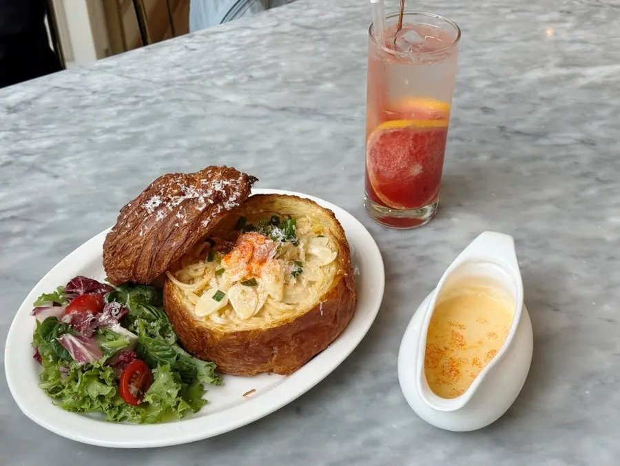 Pollock-roe cream pasta and bread bowl