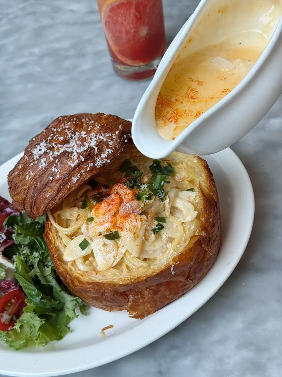 Pollock-roe cream pasta dish