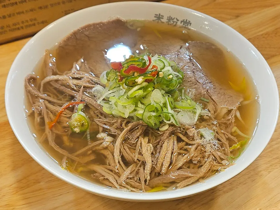 Small dish of mixed hot sauce and hoisin sauce