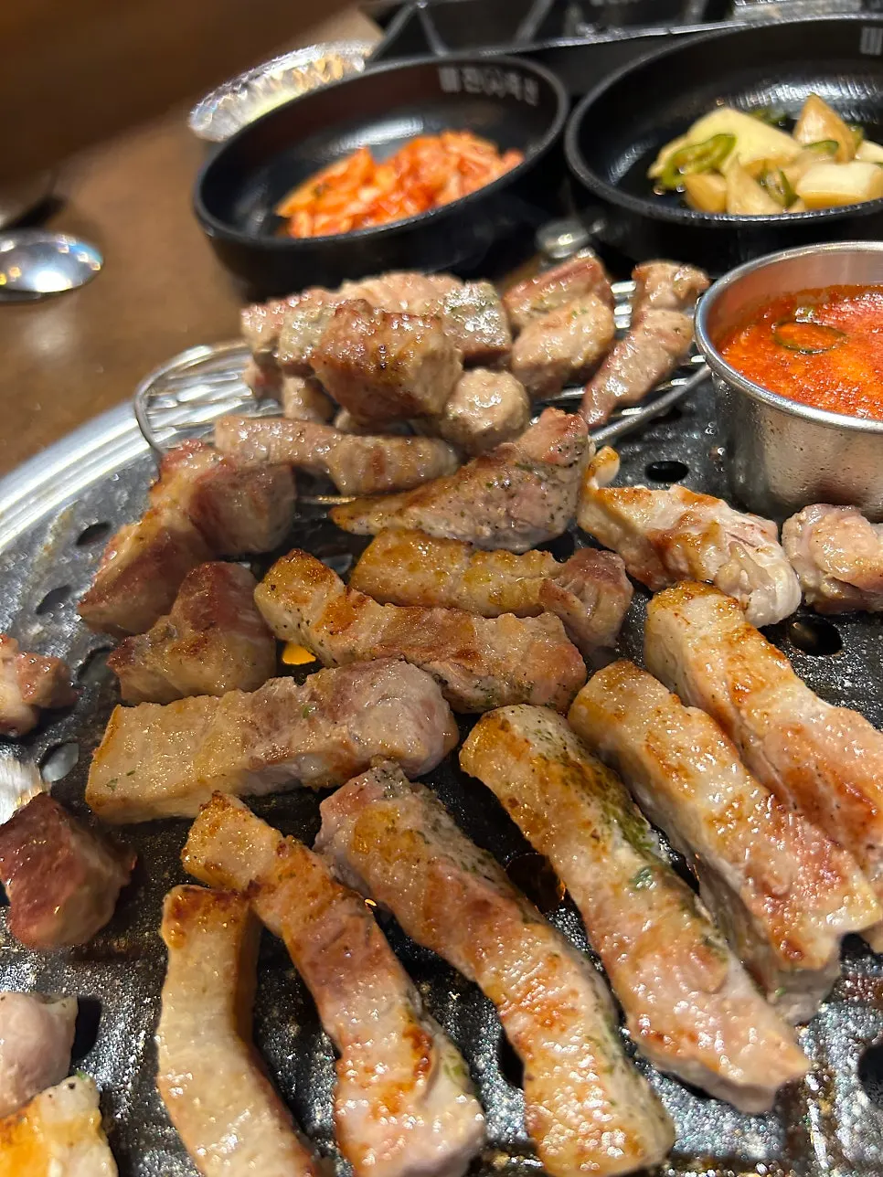 지방이 적당히 섞인 두툼한 고기