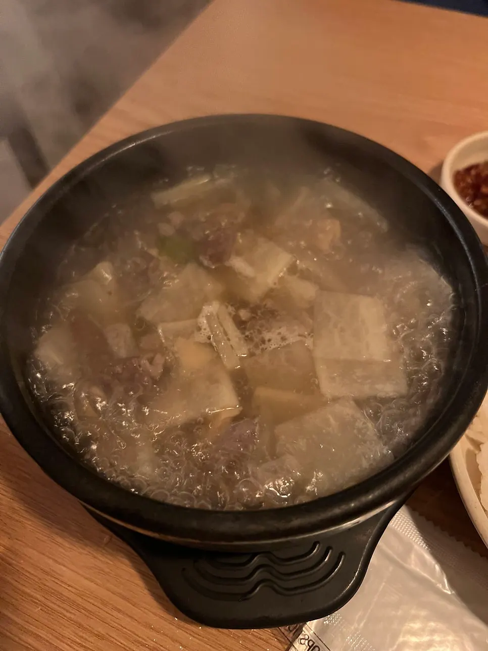 スープの濃厚な牛肉大根スープ一杯