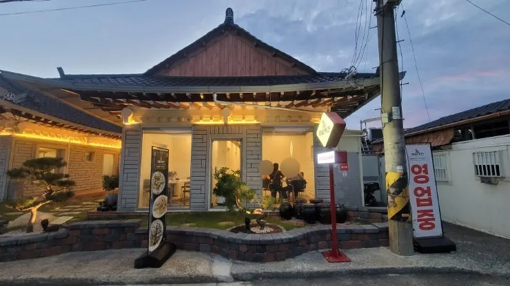 Introductory image of Midam Kitchen in Hwangnidang-gil, Gyeongju