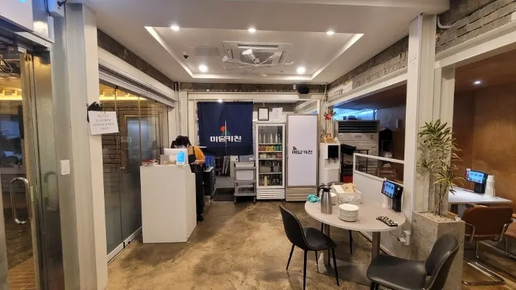 Midam Kitchen's entrance glass door and sign