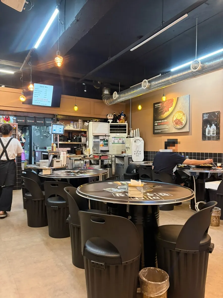 Seating inside Midang Hanwoo Gopchang