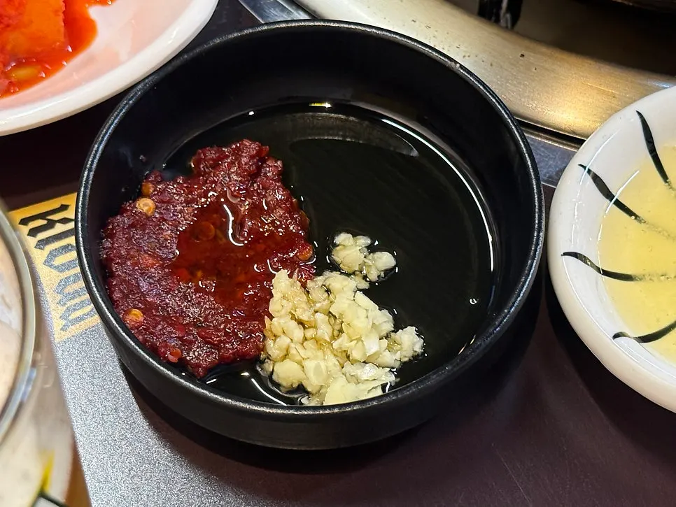 감태에 올린 뭉티기 한 점