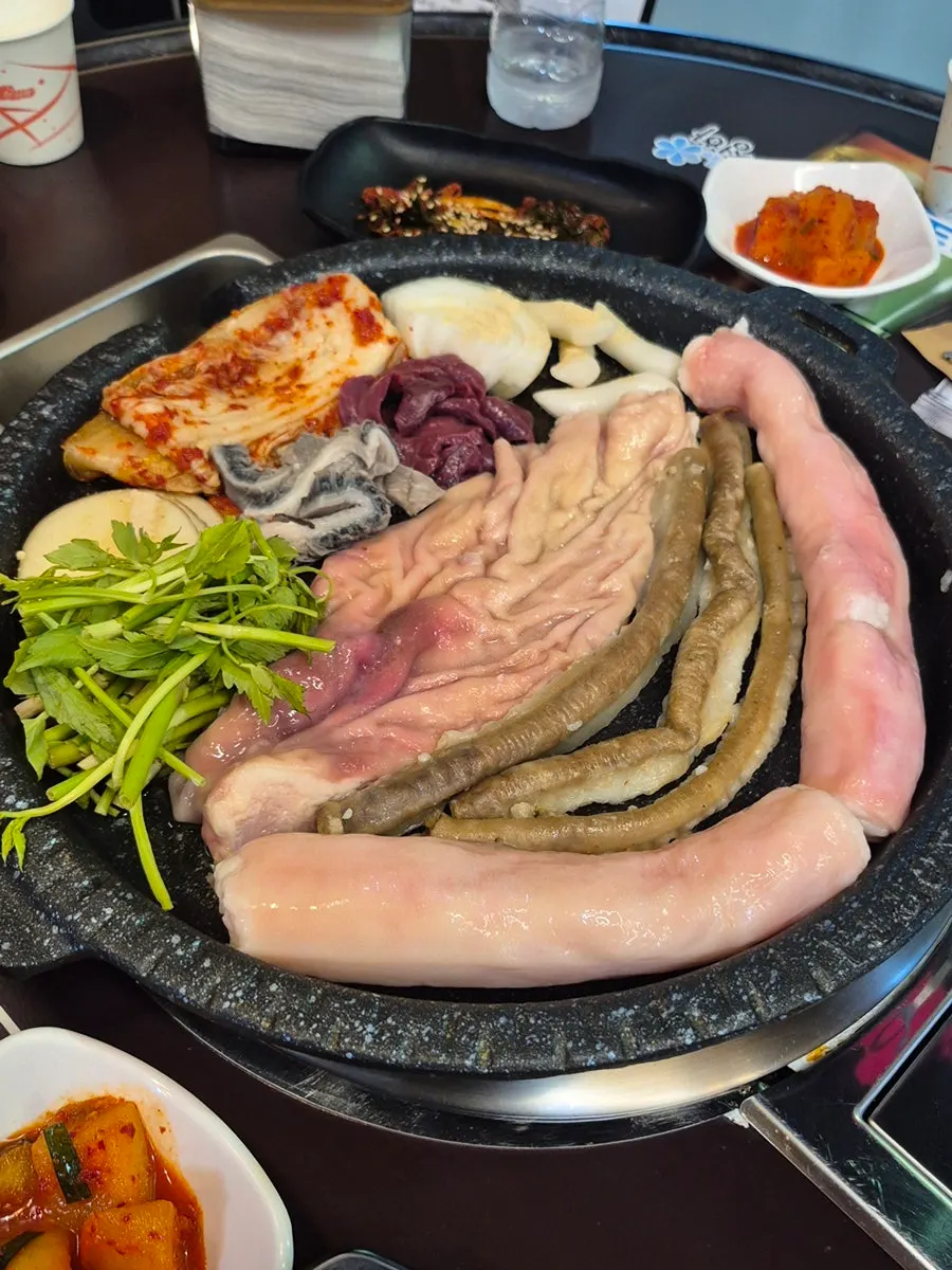 Dish of sauce to pair with the gopchang