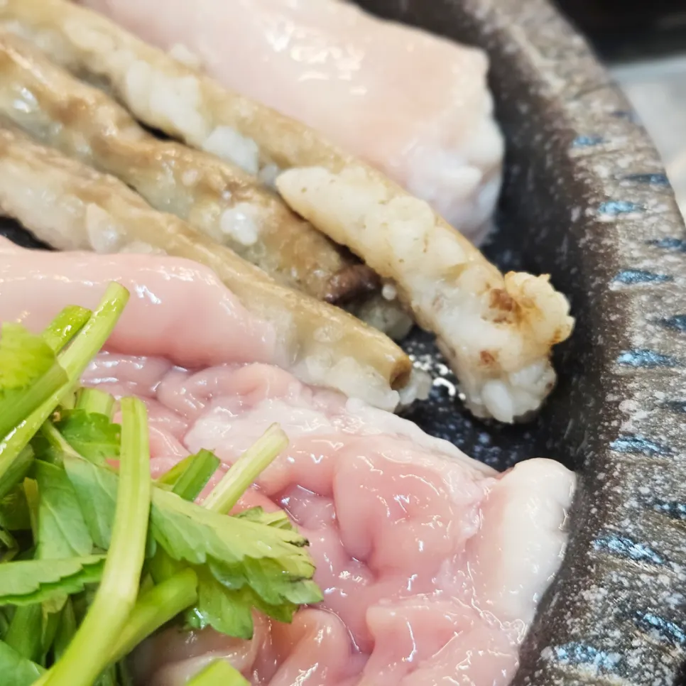 양념 없이 구워지는 한우 내장 원물