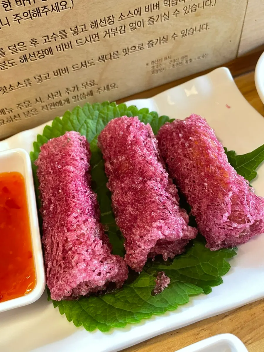 반으로 갈라 속 새우가 보이는 감자말이새우