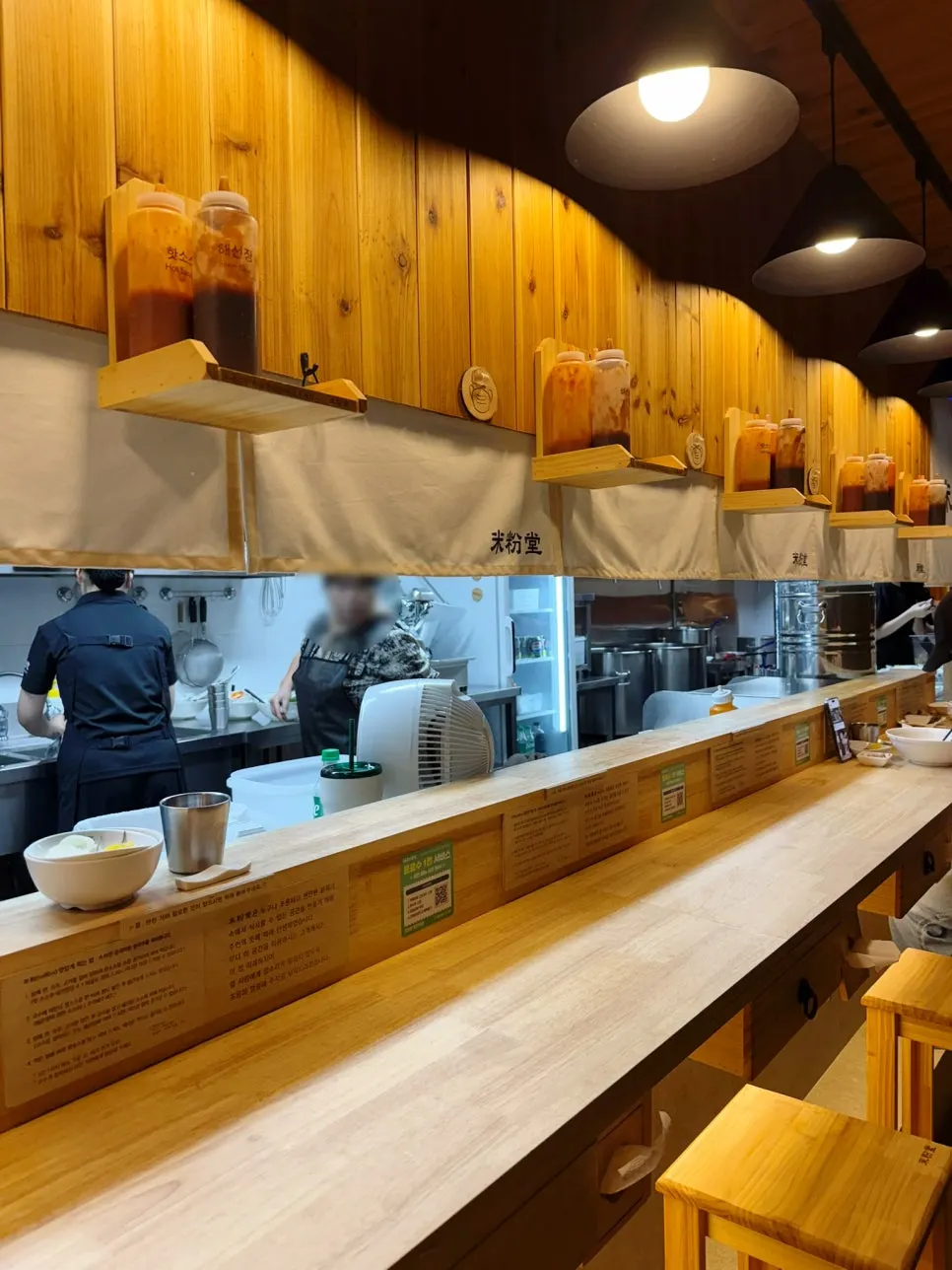 Bar-table seating at Mibundang Dongtan Station Branch