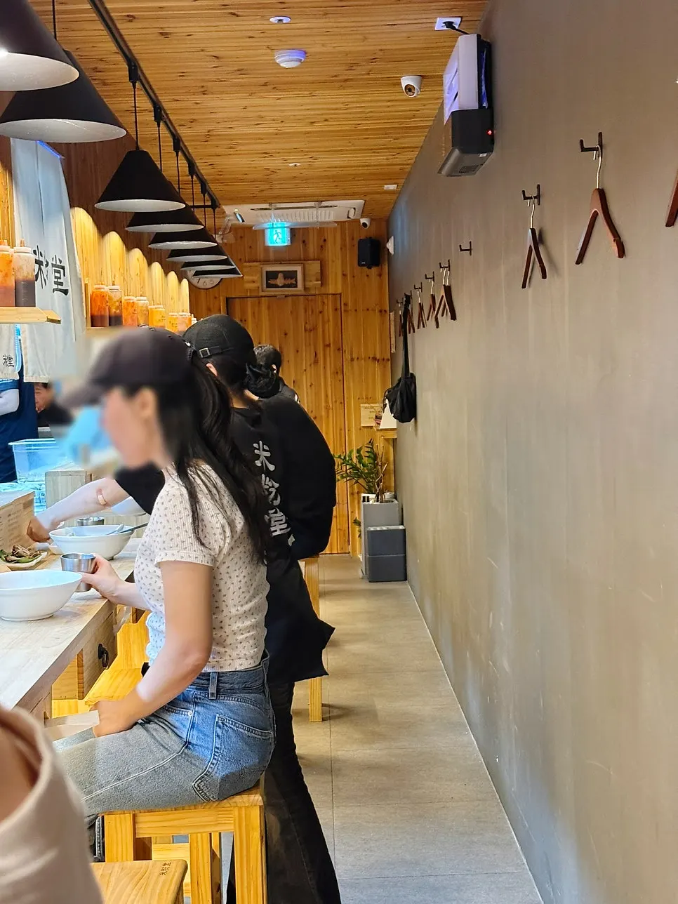 View of the bar seating inside Mibundang Dongtan Station Branch