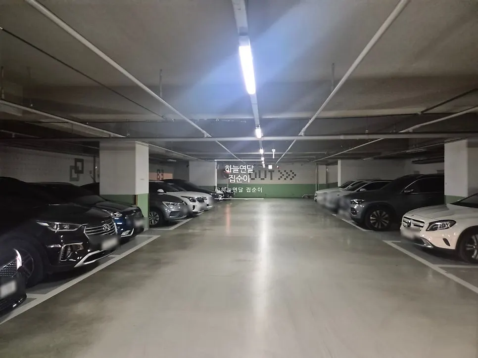 Underground parking lot at the Dongtan Station Richian arcade
