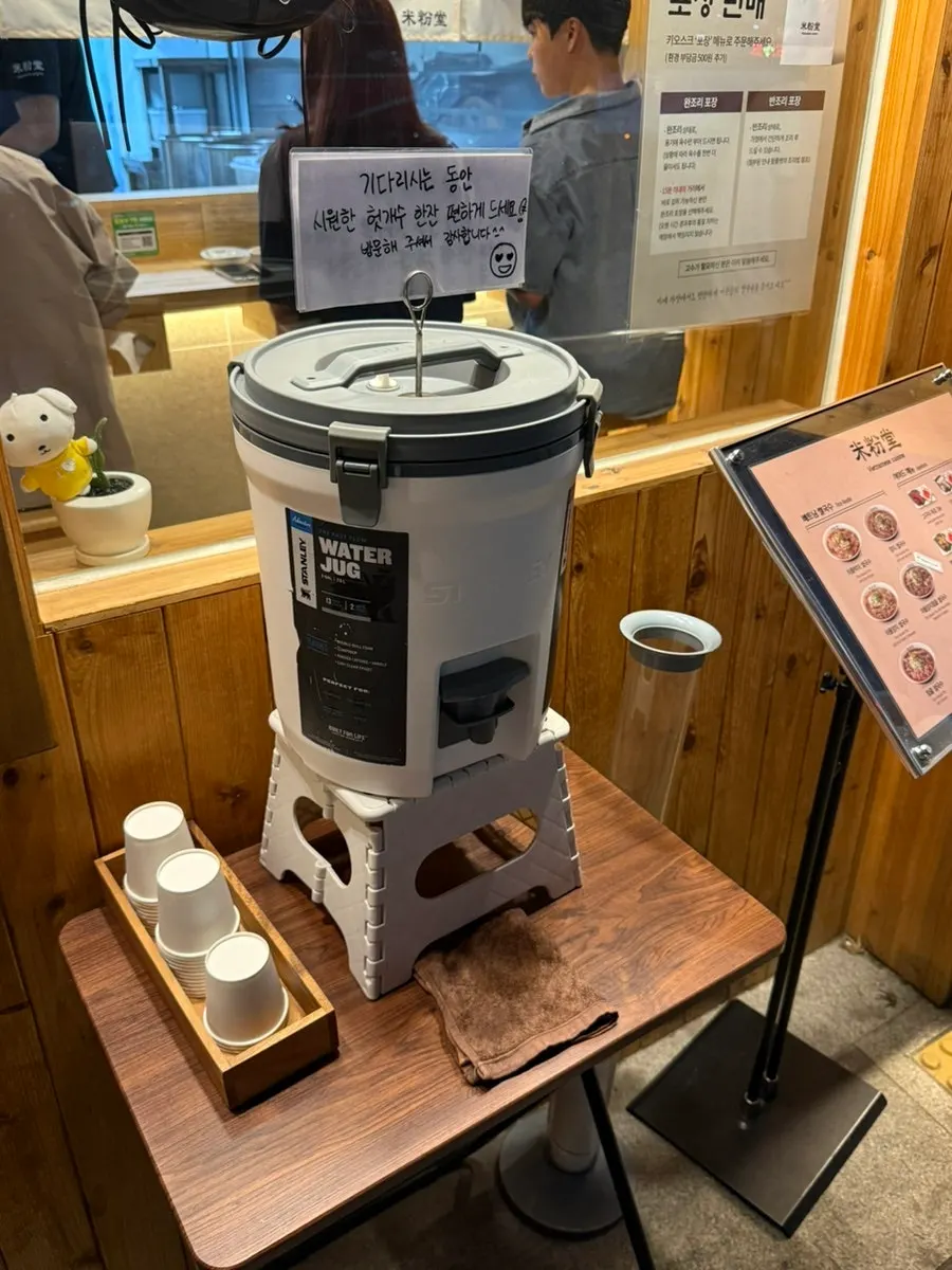 저녁 시간 미분당 동탄역점 매장 앞 대기 줄