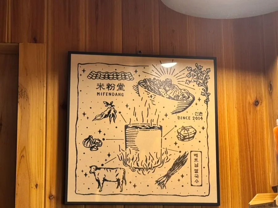 나란히 앉는 바 좌석 내부 전경