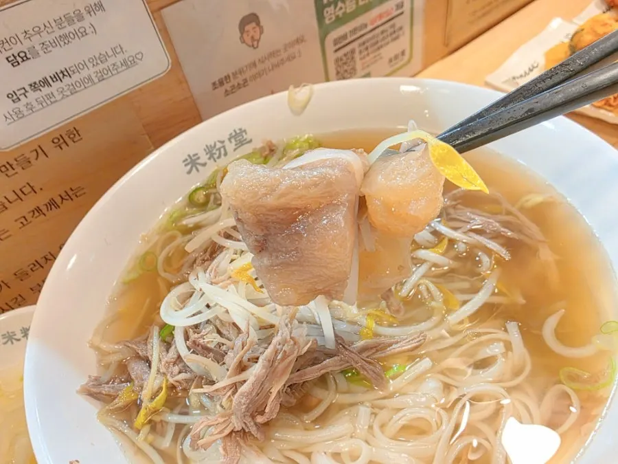 A plate of Mibundang's wedding shaomai