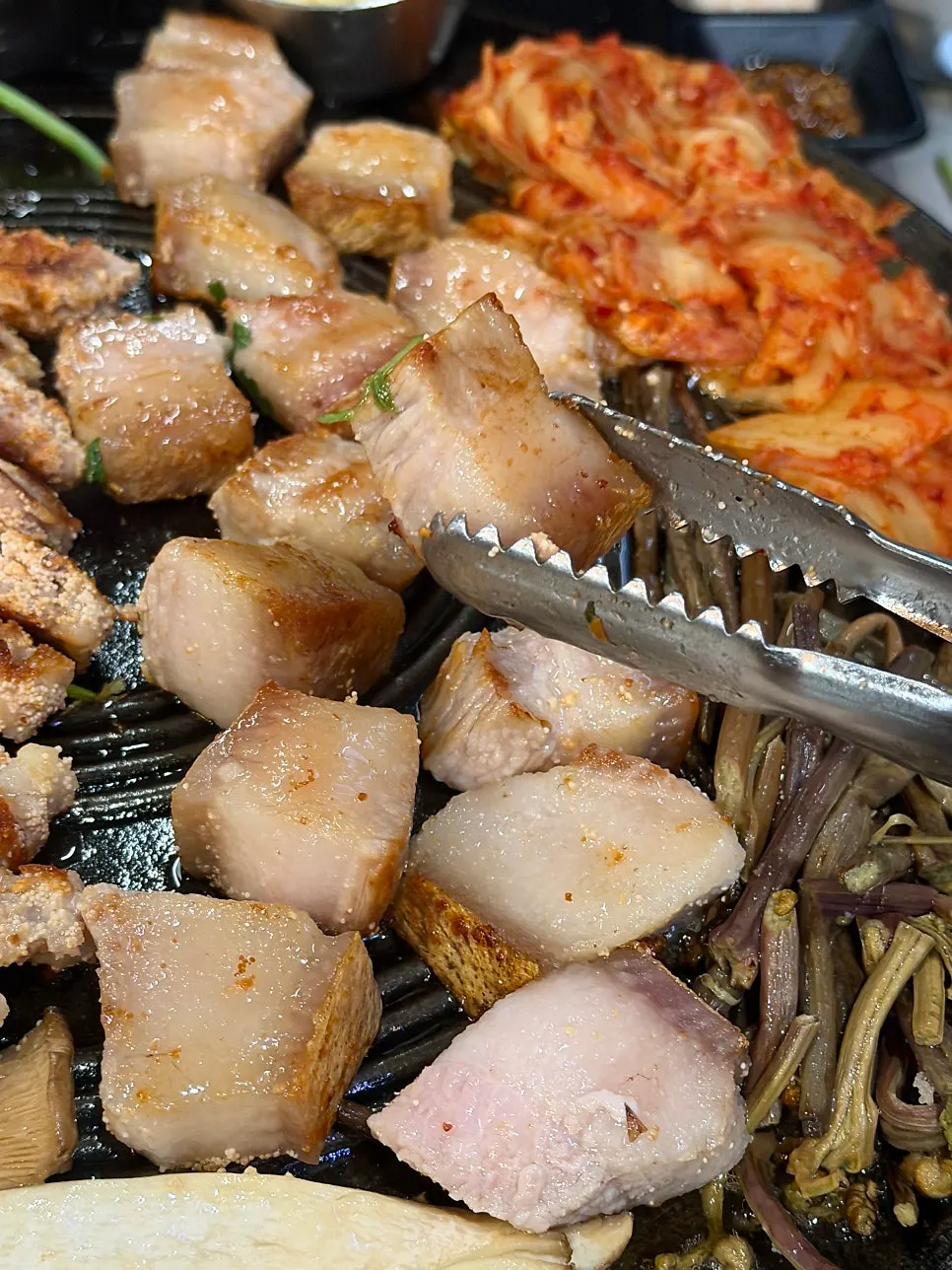 Chewy grilled pork jowl