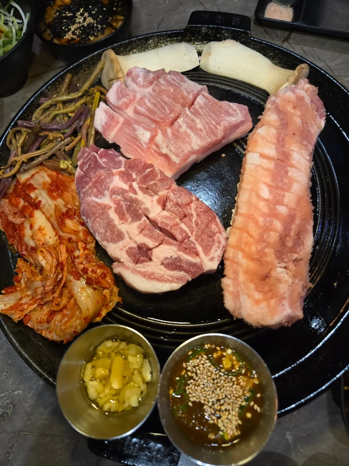 Staff grilling meat on the grill at Midonjip
