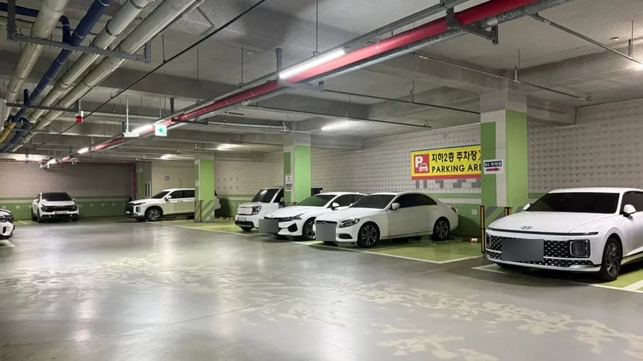 Free parking lot inside the building at Midonjip Incheon Guwol Main Branch