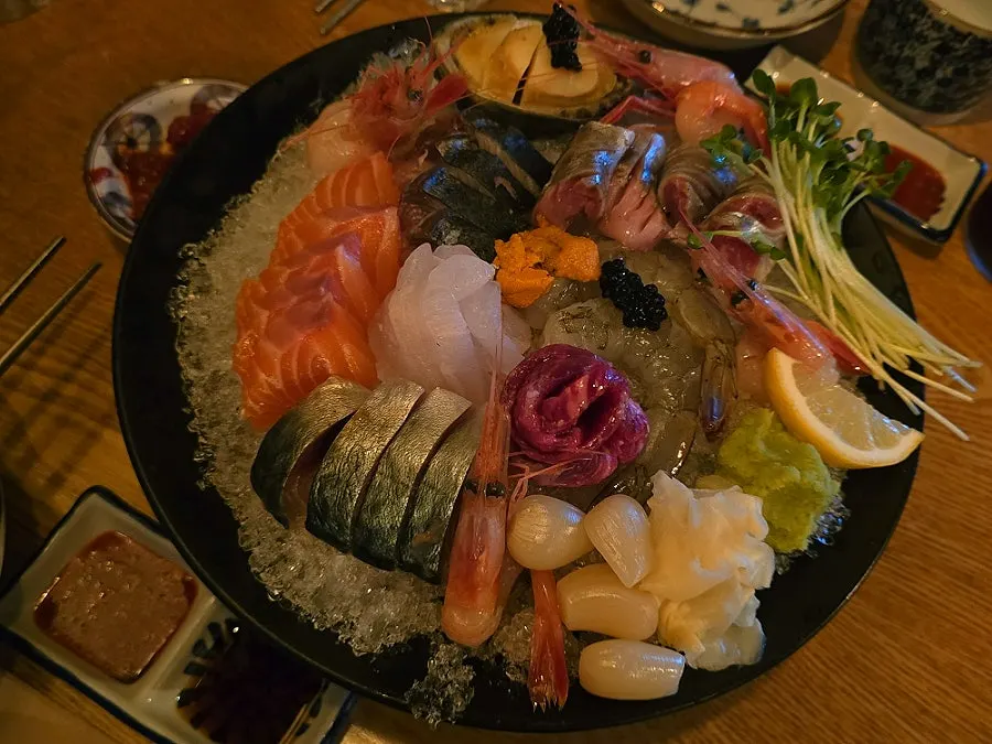 A plate of Midoriya's today's sashimi