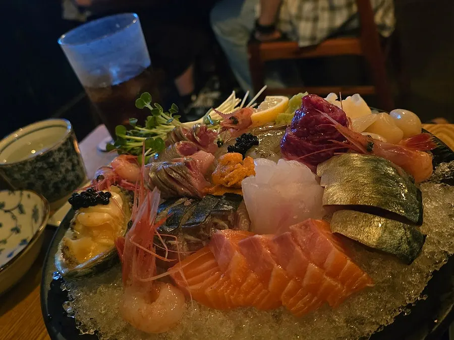 Today's sashimi plate with many varieties