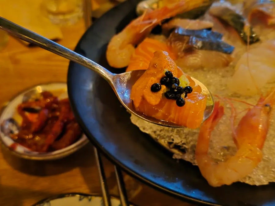 Sashimi topped with salmon and uni together
