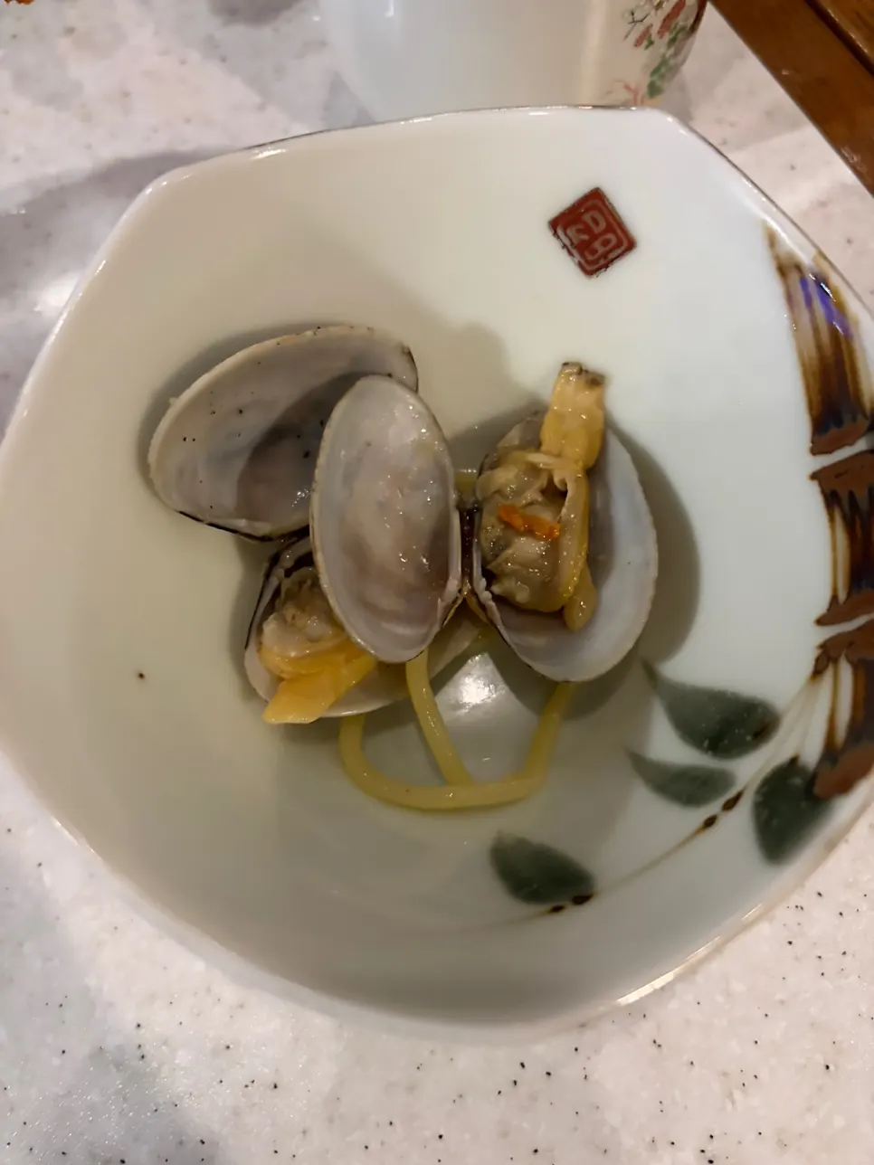 살이 통통한 왕바지락 술찜 클로즈업