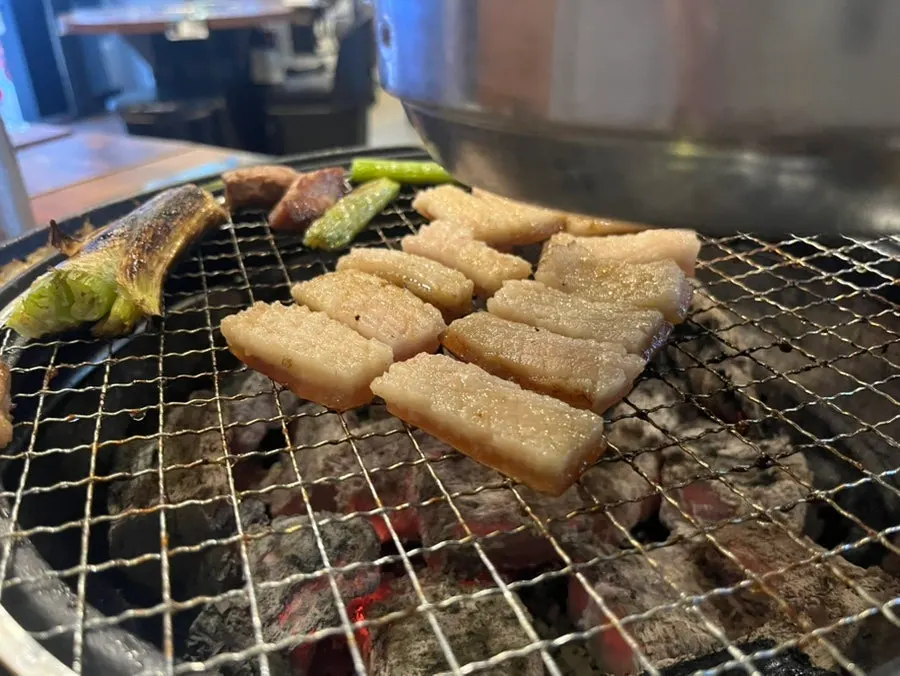 불판 위 돼지껍데기