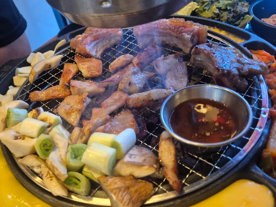 Side griddle for steamed egg and corn cheese