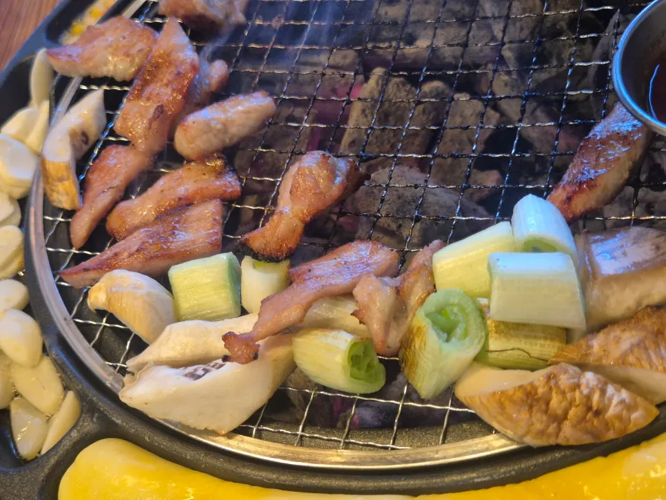 Kimchi and garlic grilled in meat fat