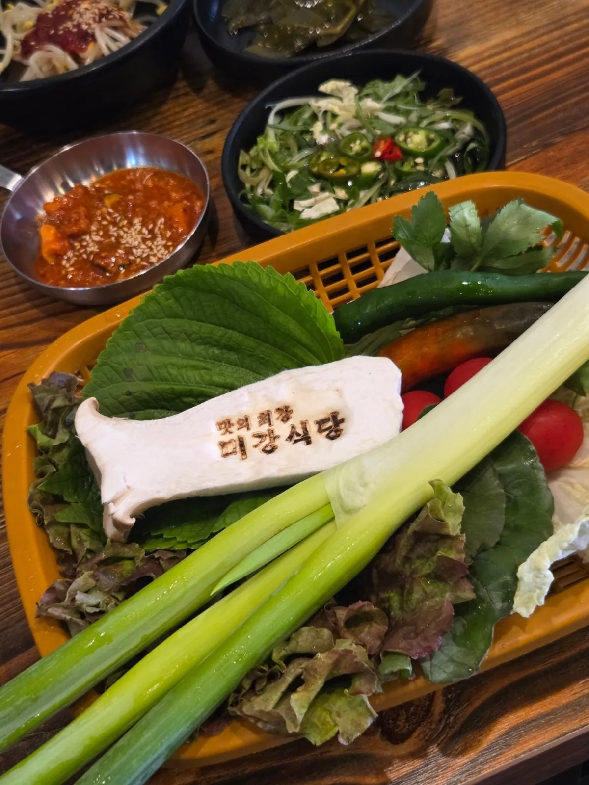 Vegetable spread served with the 3-person set