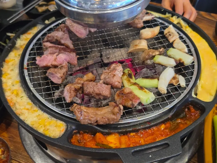 Pre-grilled pork belly topped with vegetables and green onion