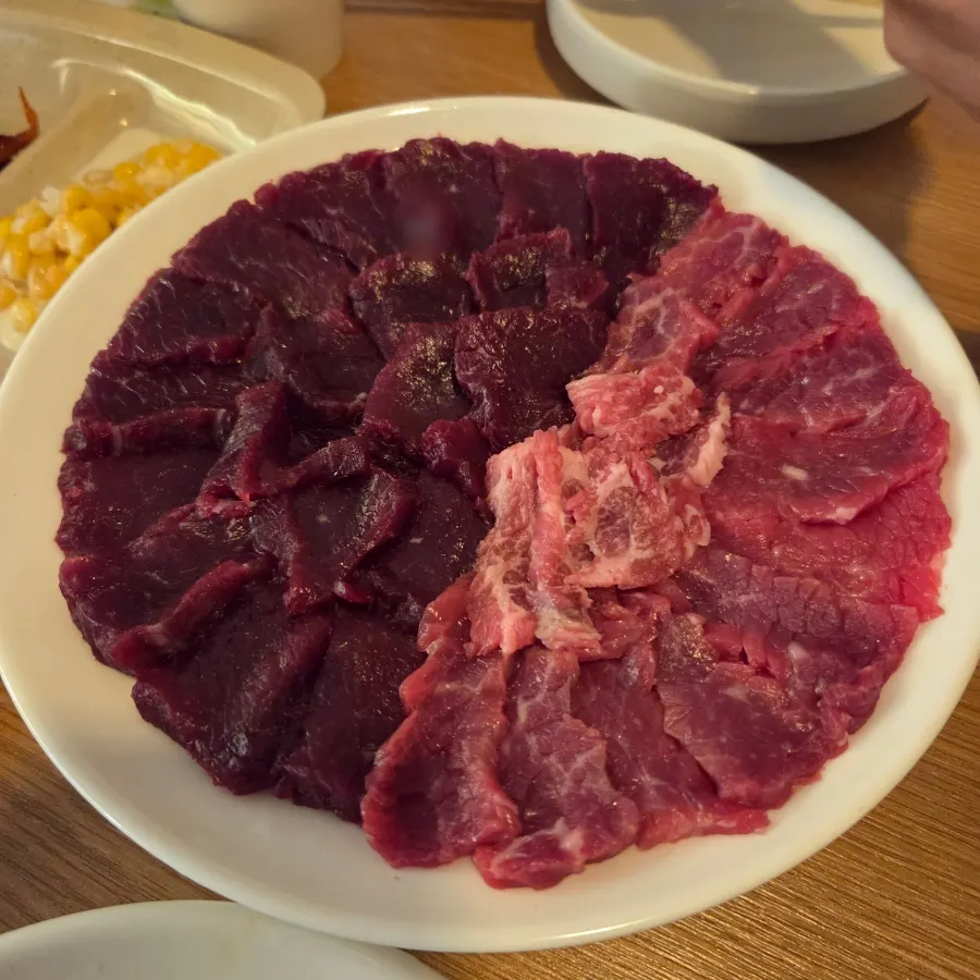 The mungcha half-and-half set, small size, on one plate