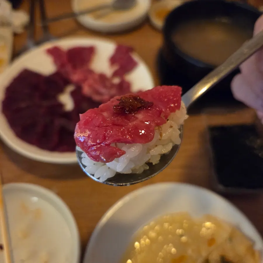 Chadol sushi topped with mungtigi sauce