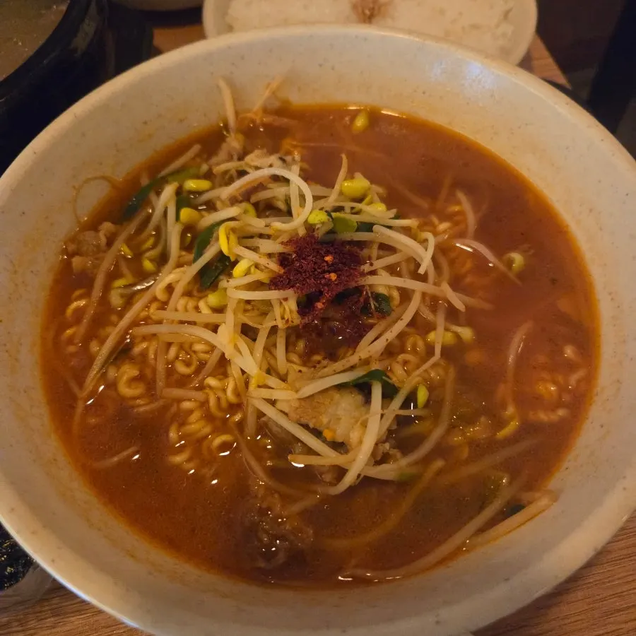 Ramyeon with beef brisket and bean sprouts