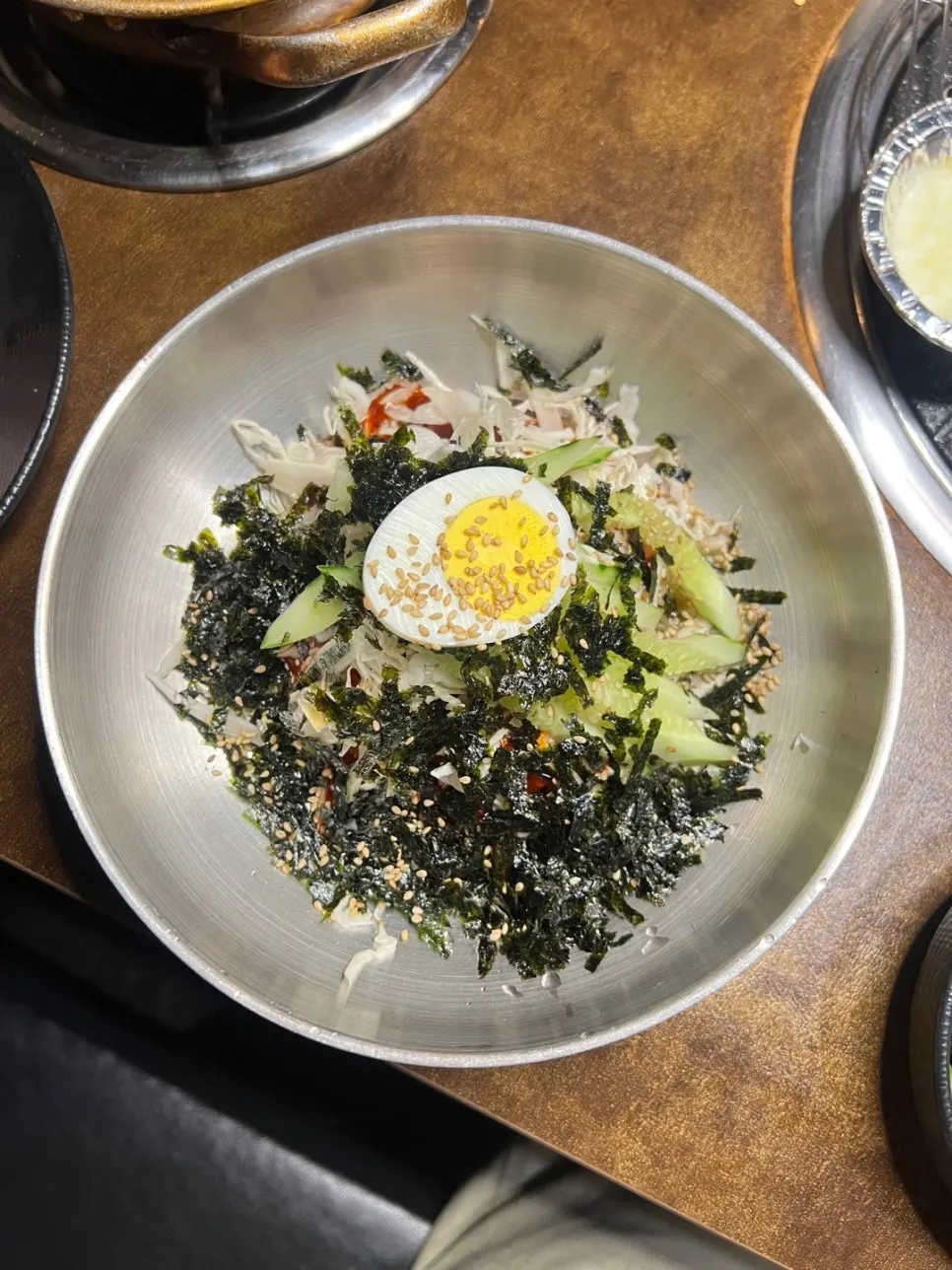 고기를 굽는 불판 위 모습