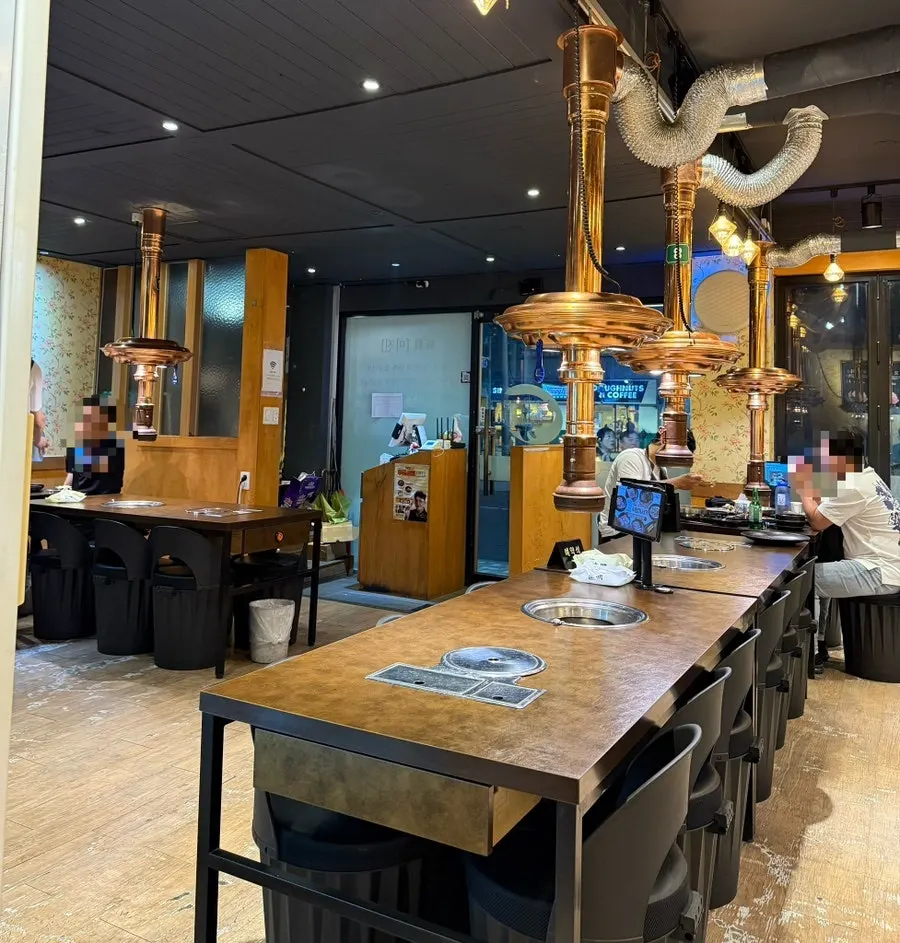 Dining hall of Mijin Chuksan Sinjurye-jeom, good for group dinners