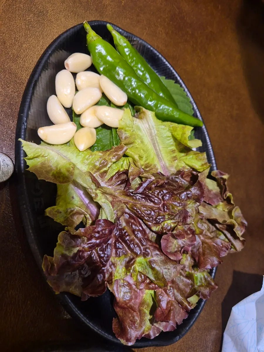 Fresh pork belly, kkodeulsal, and moseori served together on one plate