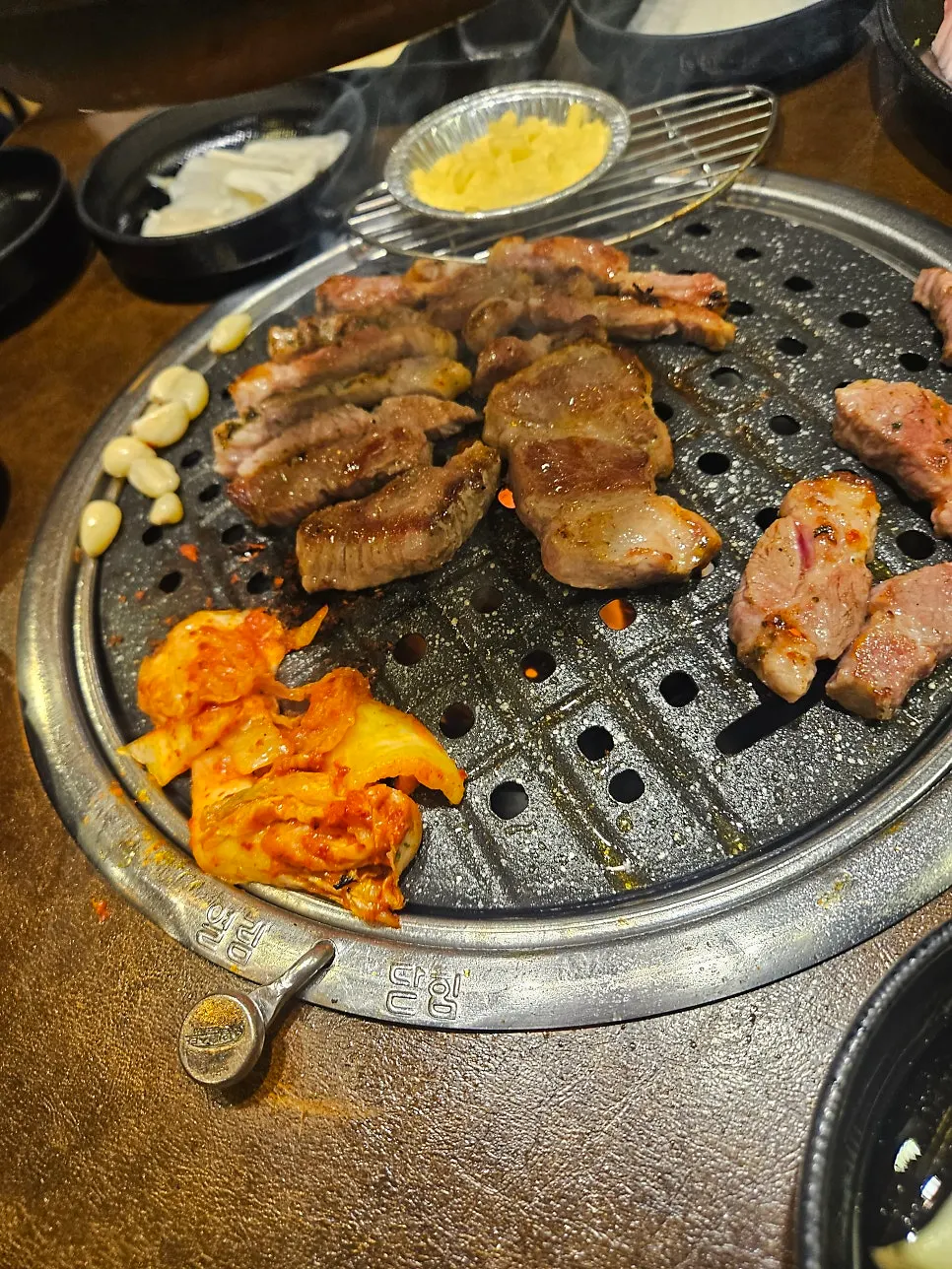 A plate of meat at Mijin Chuksan Sinjurye-jeom